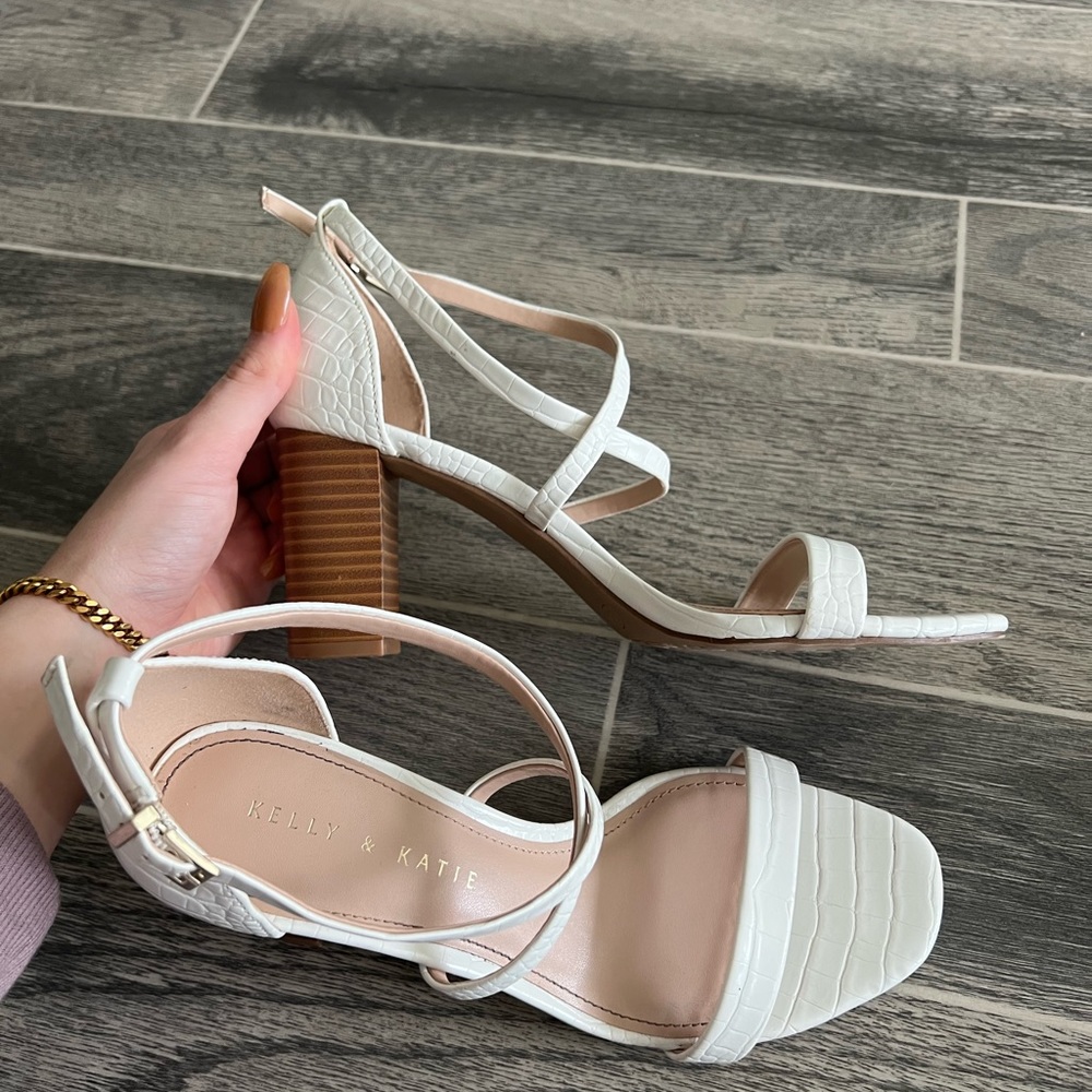 WHITE SANDAL HEELS
